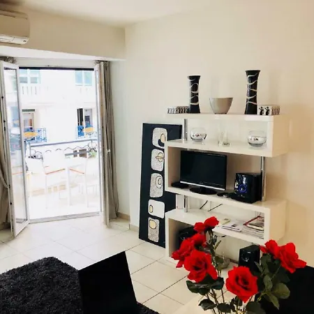 O Palais Des Iles Two Bedroom Apartment Cannes